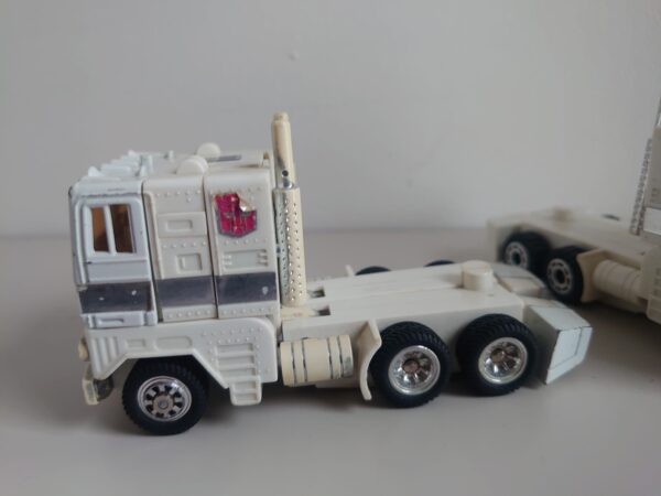 Hasbro G1 Transformers 1986 Ultra Magnus X2 - Image 7