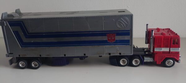 Hasbro Optimus Prime Transformers 1984 Missing Roller and Fists - Image 2