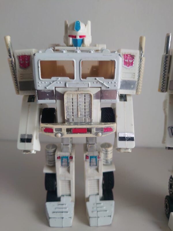 Hasbro G1 Transformers 1986 Ultra Magnus X2 - Image 3