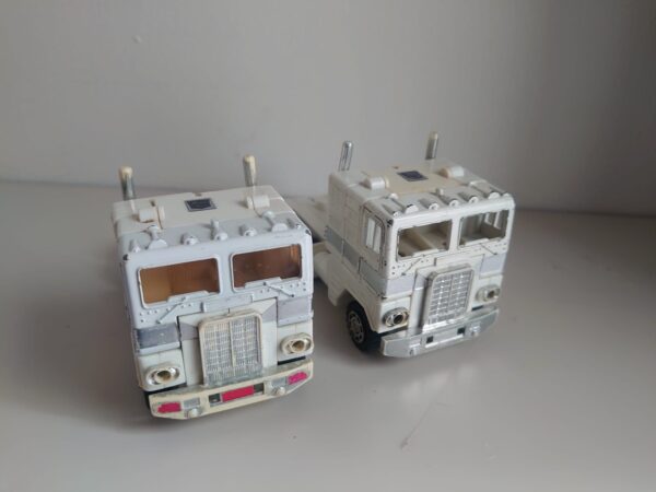 Hasbro G1 Transformers 1986 Ultra Magnus X2 - Image 2