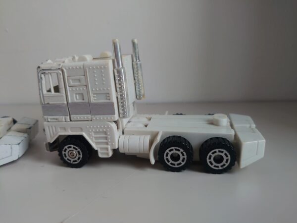 Hasbro G1 Transformers 1986 Ultra Magnus X2 - Image 5