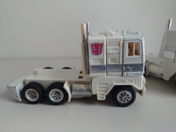 Hasbro G1 Transformers 1986 Ultra Magnus X2 - Image 4