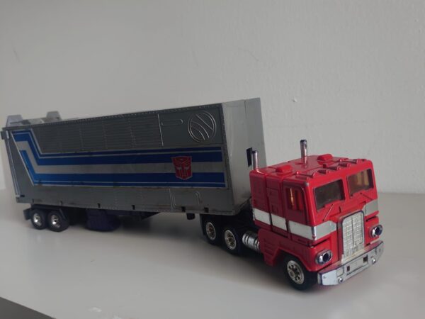 Hasbro Optimus Prime Transformers 1984 Missing Roller and Fists - Image 4